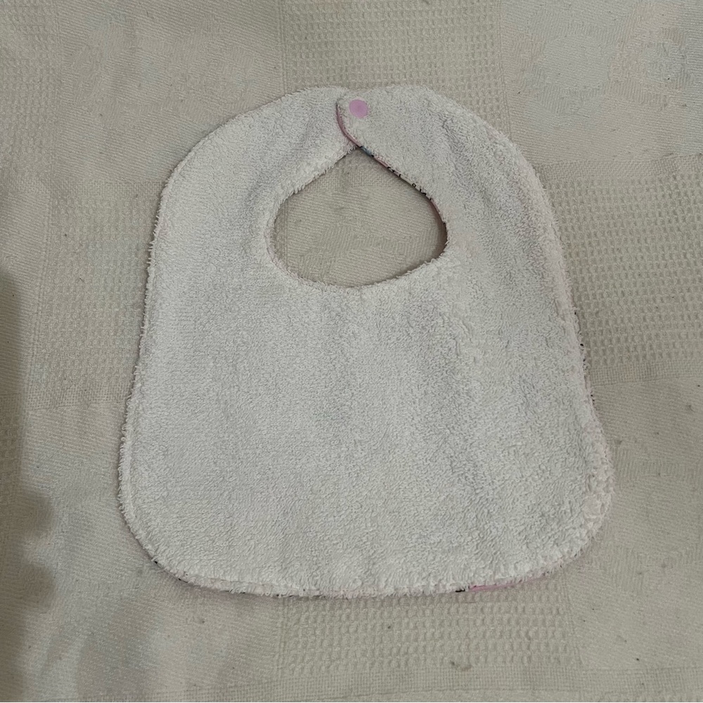 Hello Kitty Bib - Picture 2 of 2